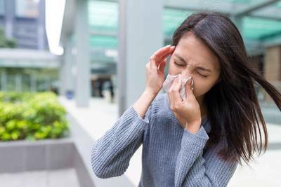 过敏性鼻炎为什么会导致眼睛红痒