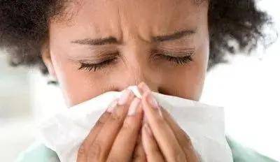 经常抠鼻危害大吗？鼻息肉的症状大家需了解！